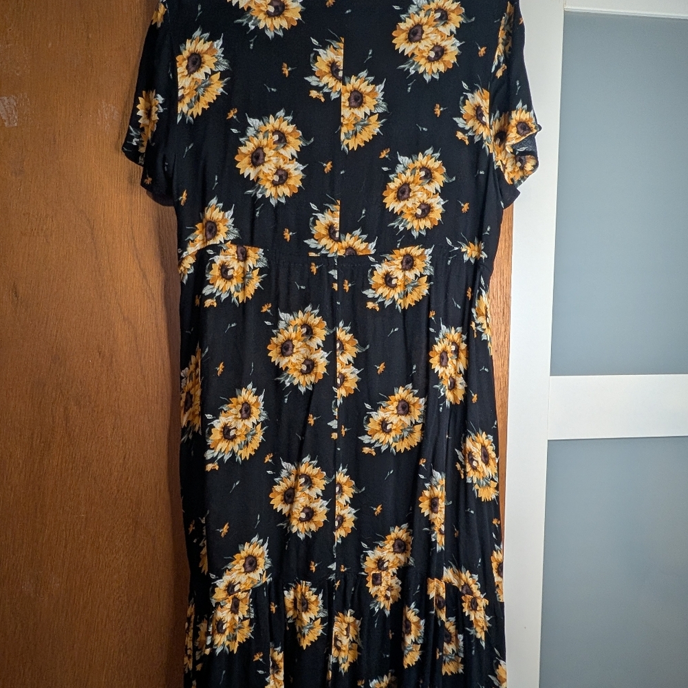 Black and Sunflower kimono - Picture 5 of 9